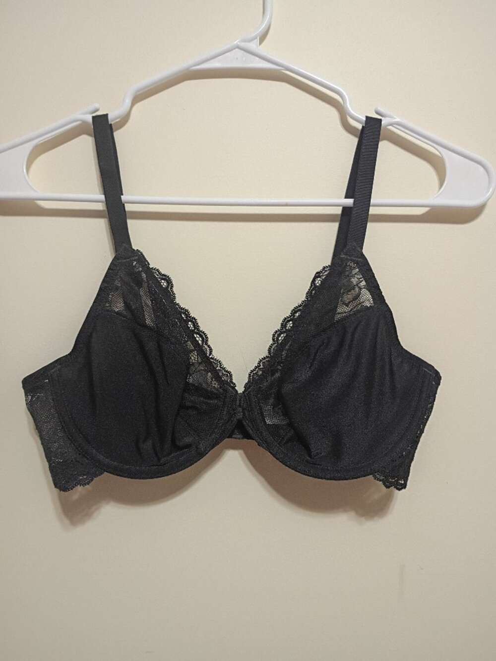Wacoal Women's Black Lace Trim Bra Style 851127 34C